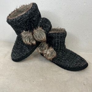 Rocket Dog Gray Blue Colored Knit Slipper W/ Pom Poms Women's Shoe Size 6